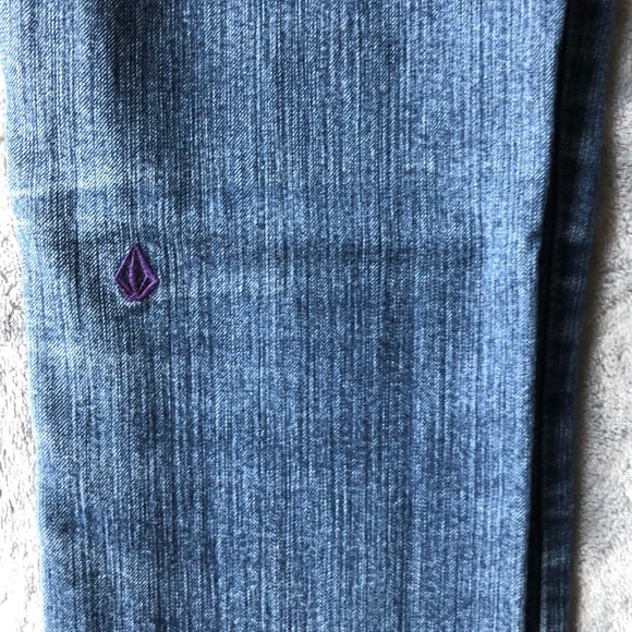 ❌SOLD❌Volcom skinny Jeans💜👖 - Picture 3 of 7
